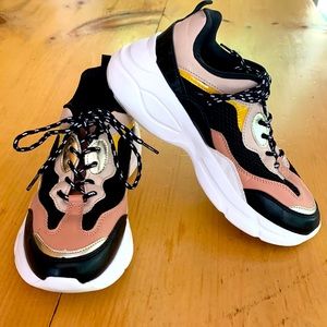 Women Colorblock Lace-Up Flatform Sneaker